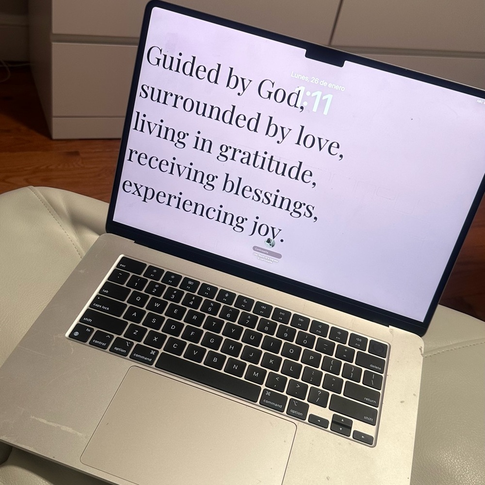 MacBook Air 15” M2 (2023) – Excellent Condition